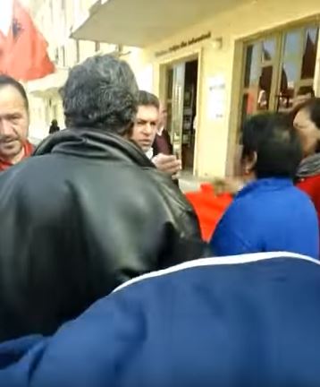 VIDEO/ Shokon kryebashkiaku i Lushnjës: Kush t’i polli fëmijët? Ta fus portofolin në gojë