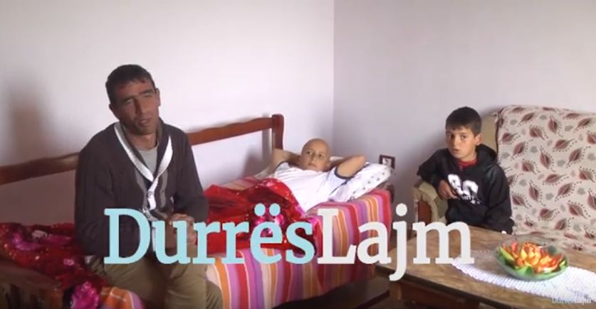 Durrës, fëmija 13 vjeç i sëmurë me tumor, prindërit apel për ndihmë: S’kemi para për ta shpëtuar