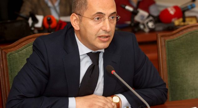 Kryebashkiaku i Lushnjës ofendon qytetaren, Totozani: Mos guxoni të ngrini zërin