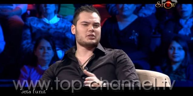 “Princi i kaltër” që vrau babanë, Jurgen Kurti “VIP” në Tiranë dhe televizione