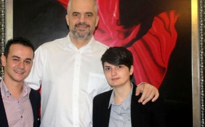 Mësim feje në shkolla, LGBT: Kryeministri nuk e di as vetë se cilës fe i përket