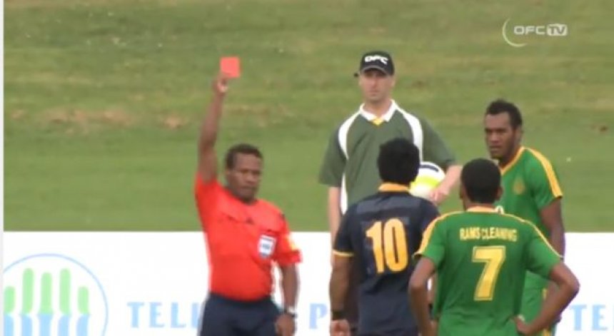 Ndeshja më e çmendur, 6 kartonë të kuq, 7 gola dhe përmbysje rezultati (Video)