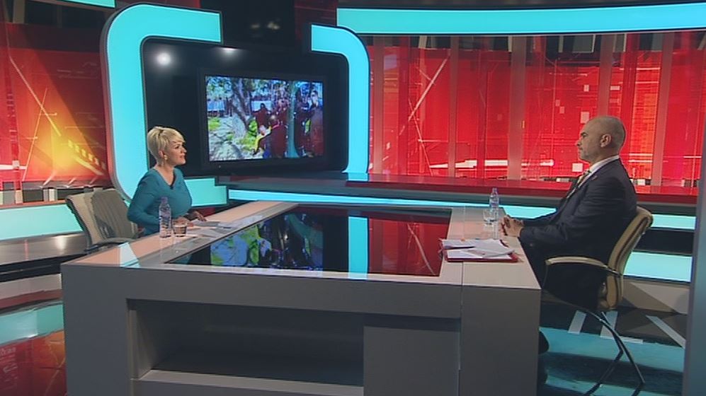 VIDEO/ Çfarë bën Rama gjatë reklamave tek Ilva Tare