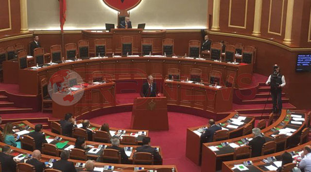 Kur flet Berisha, asnjë ministër në Kuvend
