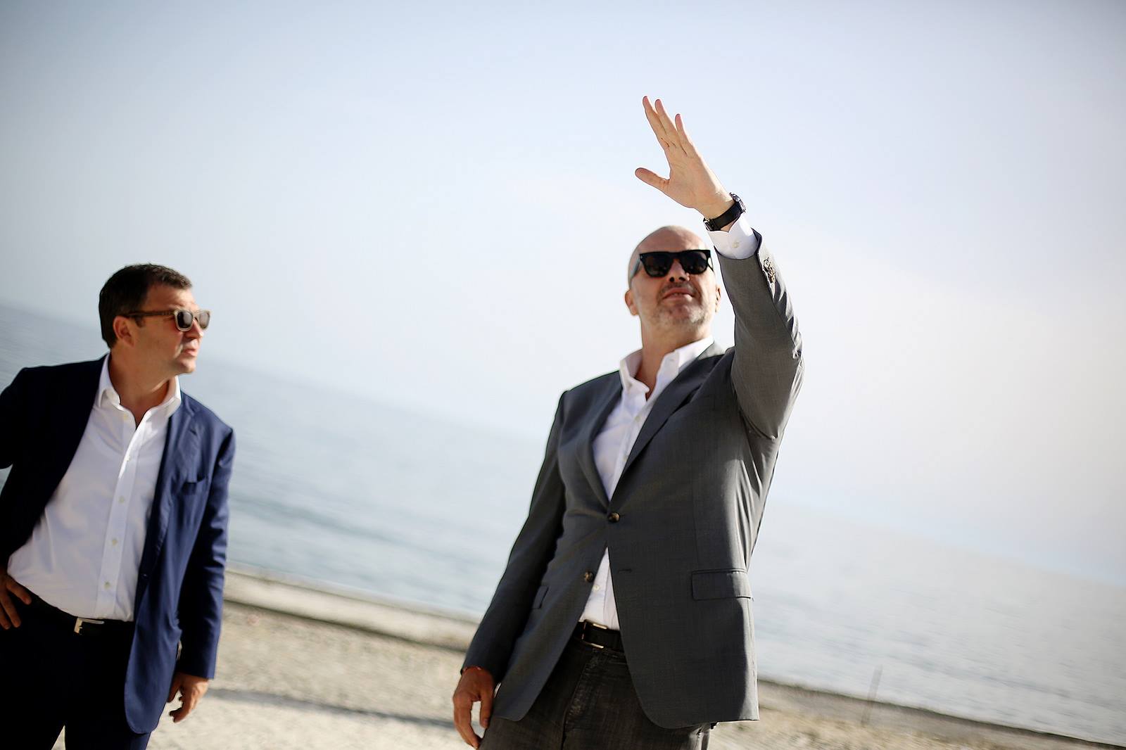 Fronti i “luftës” kalon nga çadra e Bashës tek Torra e Dakos