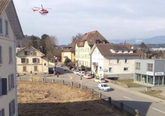 Vjehrri plagos shqiptarin, e shoqja e mban të plagosur në krahë