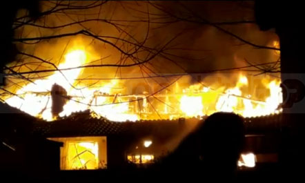 Përfshihet nga flakët një pallat, evakuohen 18 familje