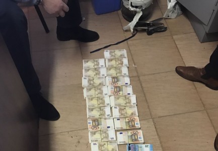 Grabitja në Rinas/ Ja sa nga paratë e vjedhura gjeti policia