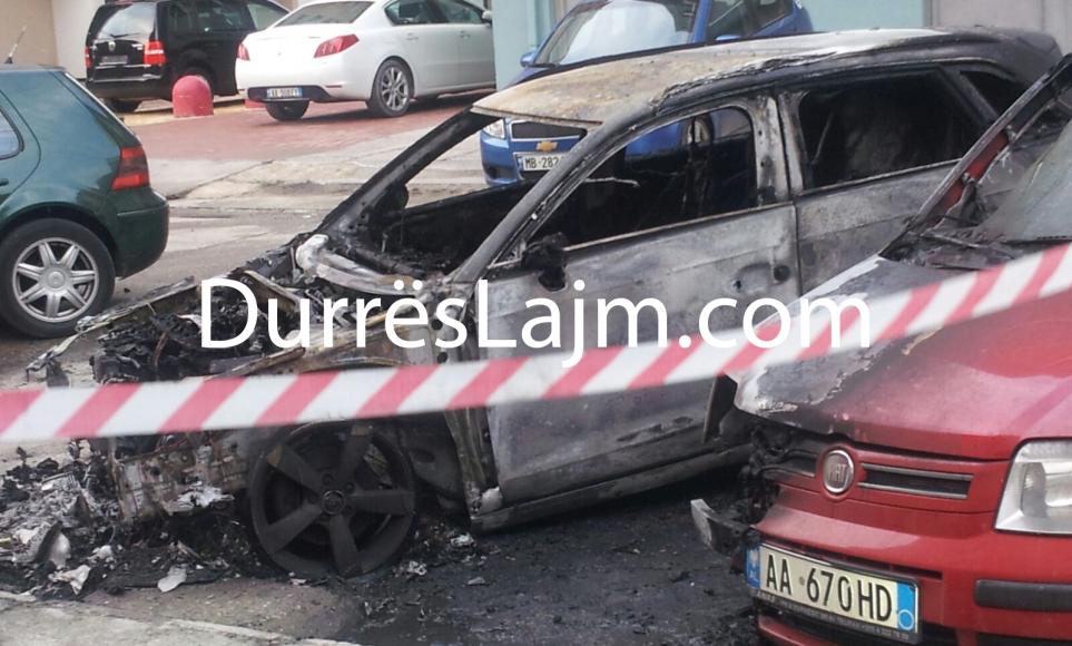 Merr flakë gjatë natës makina e biznesmenit në Durrës, digjet edhe një mjet tjetër (FOTO & VIDEO)