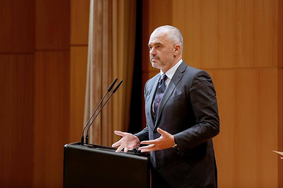 Historia personale e Ramës me taksixhiun, që i çonte gruan për ‘shopping’ pronarit të universitetit