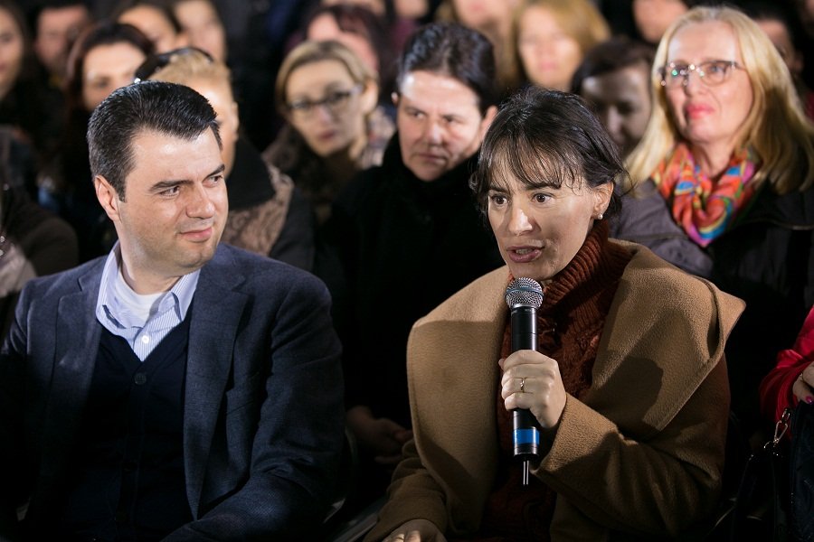 Bashkëshortja e Bashës në çadrën e protestës, tregon sakrificat gjatë jetës