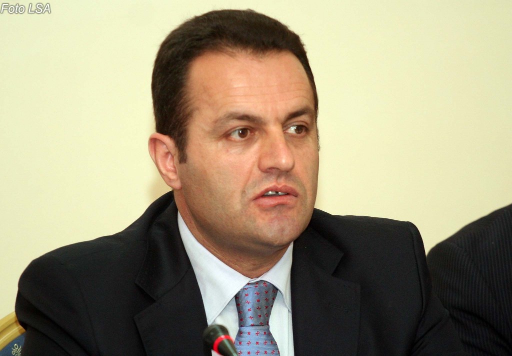 Masakra e Çoles, Llalla pezullon prokurorin dhe drejtoren, ja pse akuzohen