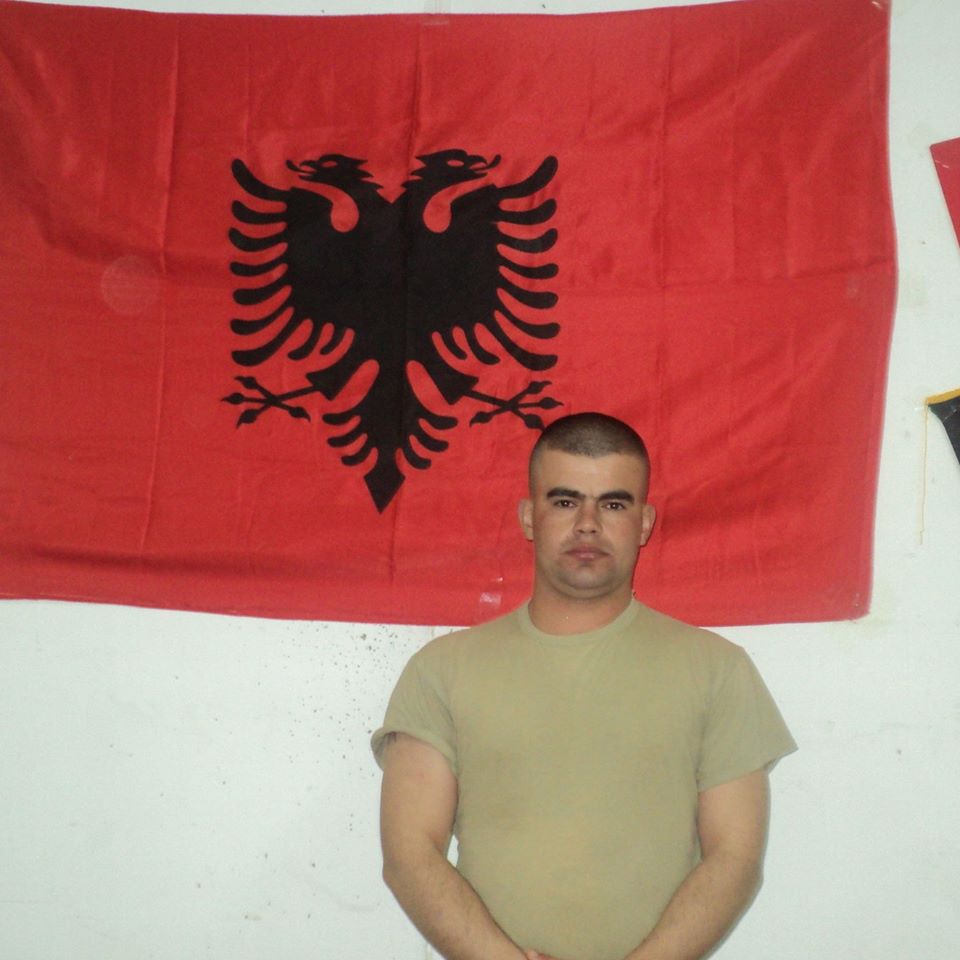 Kush është ish-ushtaraku, pjesë e grupit të grabitësve të Rinasit