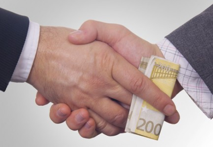 “Kush është drejtoresha që dha 10 mijë euro për të fshirë videoskandalin”