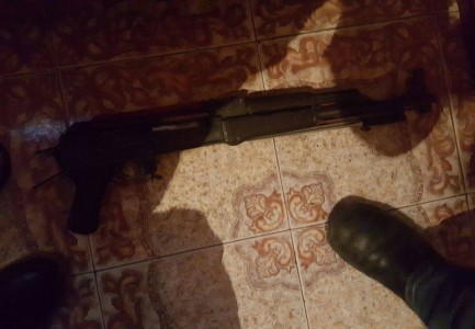 Sherr me armë zjarri, 42-vjeçari qëllon me breshëri në lokal