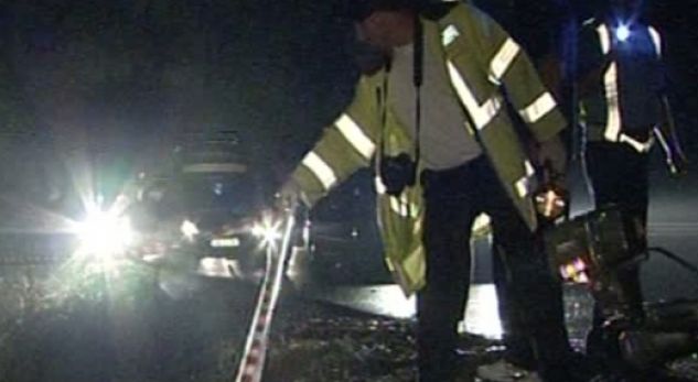 Benz-i përplaset me Fuoristradën e parkuar, plagoset shoferi