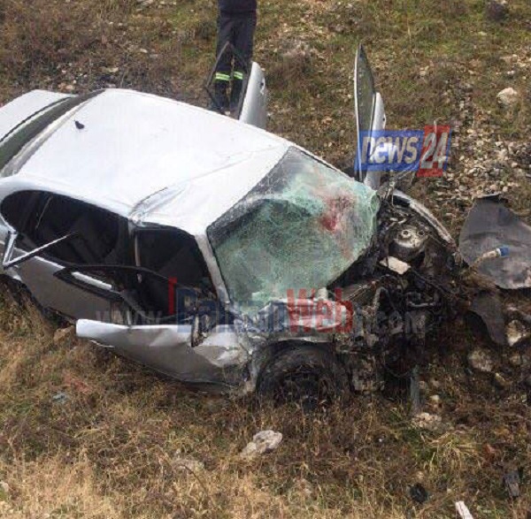 Furgoni bën “përshesh” makinën, 1 i vdekur, 2 të plagosur (FOTO)