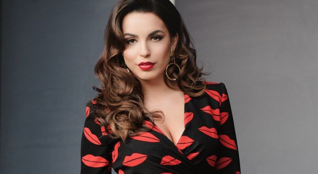 Armina Mevlani adhuron trupin e kësaj femre (FOTO)