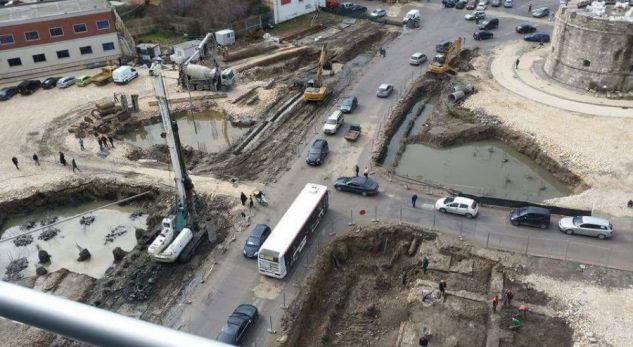 Qytetarja durrsake nxjerr “zbuluar” Vangjush Dakon (VIDEO)