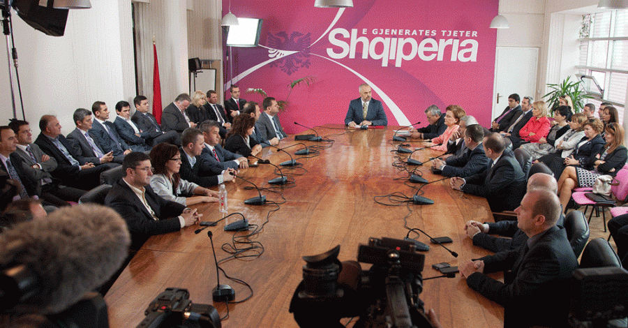 Pas darkës me Metën, edhe Rama mbledh drejtuesit e PS