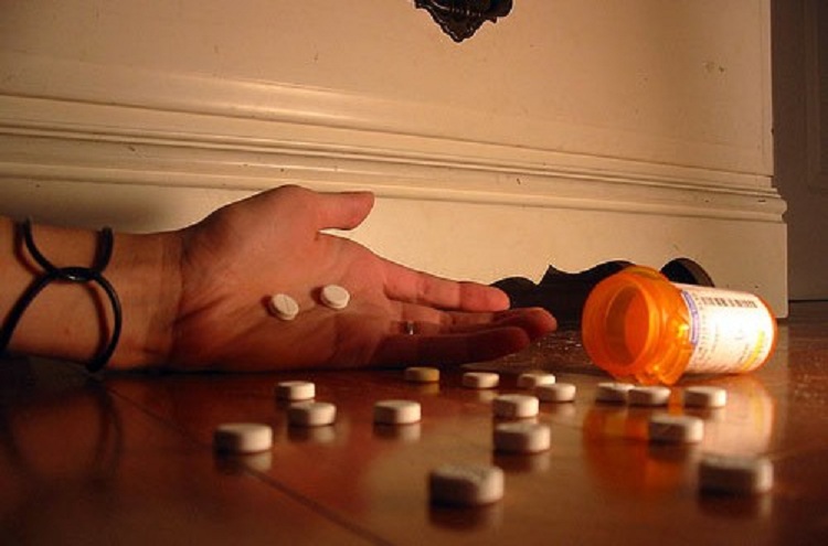 Vetëhelmohen një vajzë dhe një djalë në Durrës