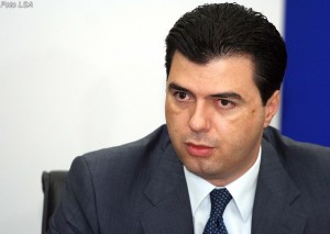 Basha paralajmëron Ramën: Bëji llogaritë mirë, në të kundërt…