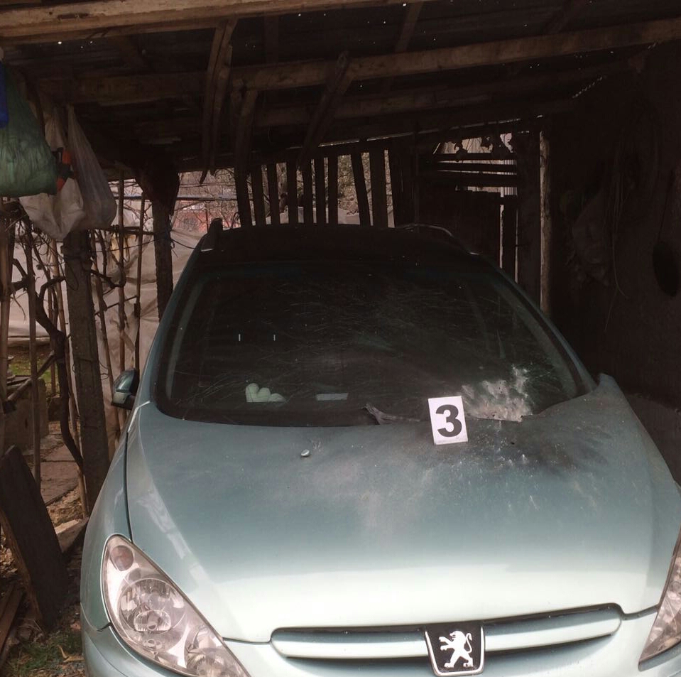 Shpërthen makina e krutanit e parkuar përpara banesës