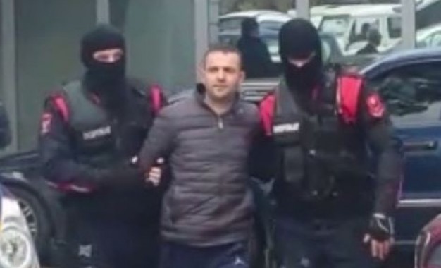 Denis Shtraza dënohet me 4 muaj burg