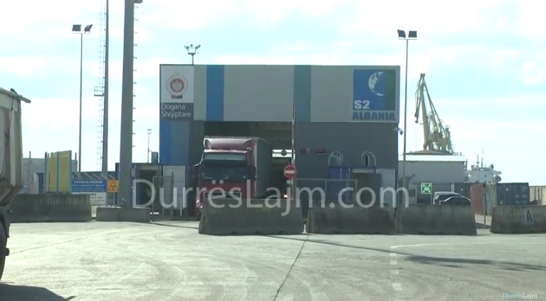 Rikthehet normaliteti në portin e Durrësit (VIDEO)