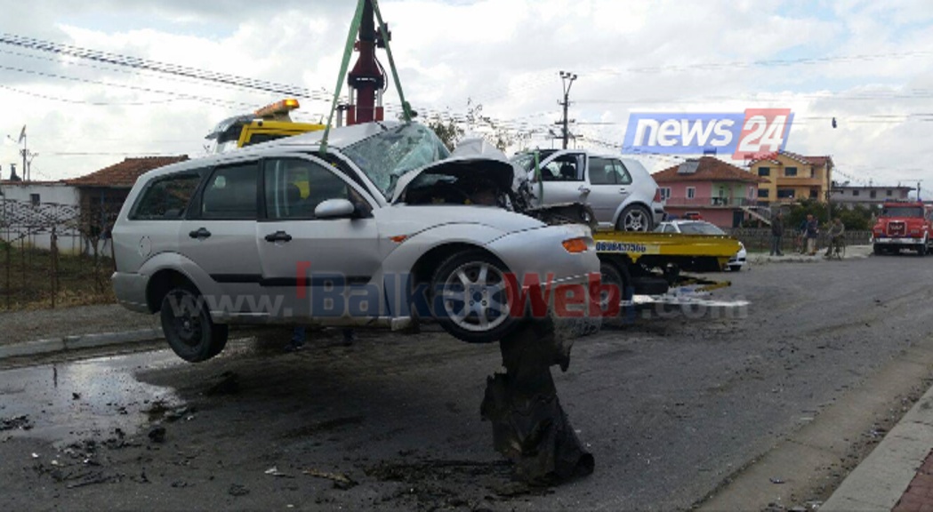 Aksident i rëndë/ Makinat përplasen kokë më kokë, 4 të plagosur, vdes e reja (FOTO)