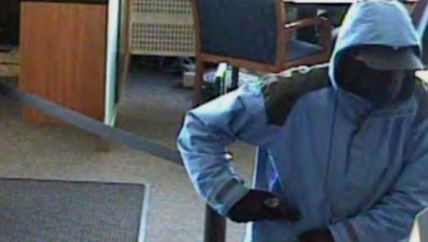 Me kapuç në kokë e armë, grabit 2 mln lekë nga agjencia