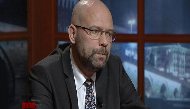 Manjani: Si më shkarkuan Rama e Meta. Pashë videot e ministrave me dashnoret e tyre te hoteli i Balilit