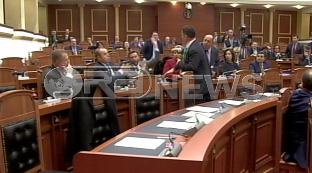 “Plas” në Kuvend,  Flamur Noka godet Erjon Braçen