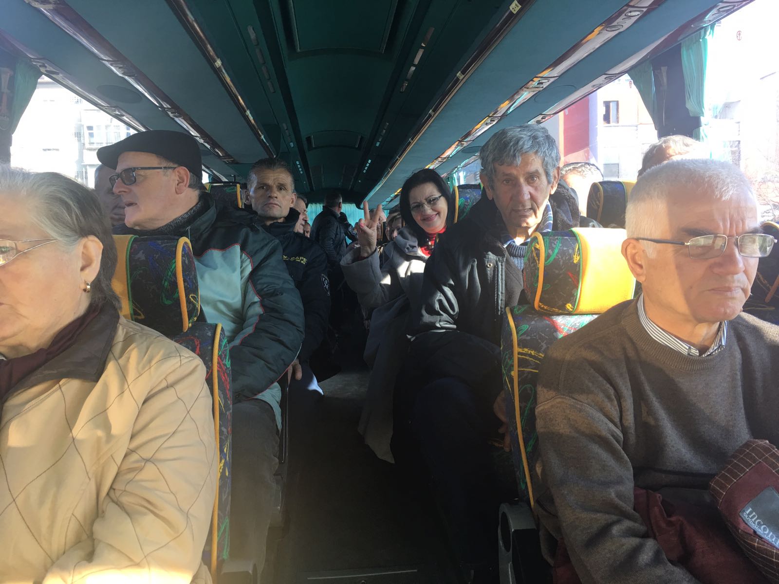 FOTOLAJM/ Demokratët durrsakë nisen drejt kryeqytetit