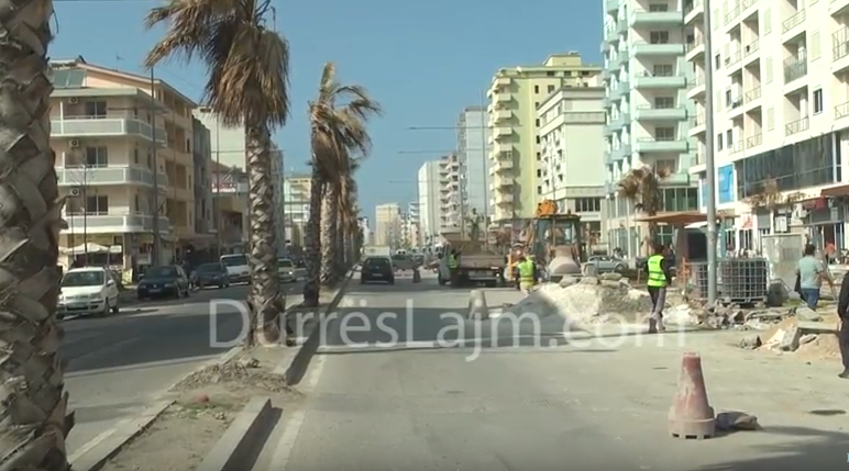 Plazhi i Durrësit në gjendje lufte, nuk pret dot turistë (VIDEO)