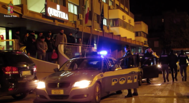 Policia italiane qëllon me plumb në kokë të riun shqiptar