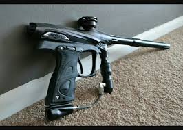 LAJM I FUNDIT/ Durrës, qëllon me pushkë sportive nga ballkoni, një person në lagjen nr.18 përfundon në spital