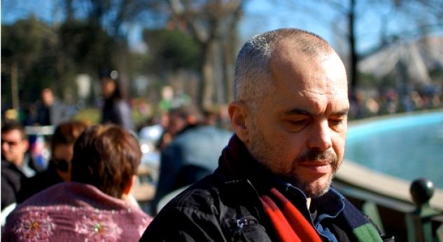 Rama “merr pjesë” në protestën e PD dhe flet për 21 Janarin (VIDEO)