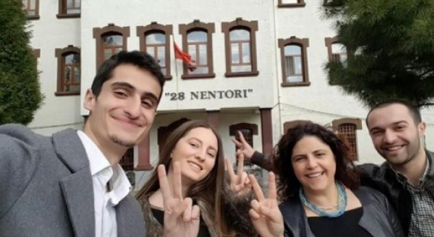 Pandeli Majko reagon për fotografinë e djalit të tij me dy gishta