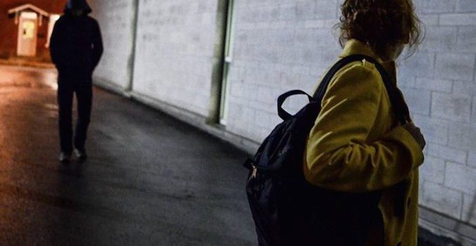 Durrës, ndoqi “këmba-këmbës” një grua për 2 vjet, kallëzohet penalisht