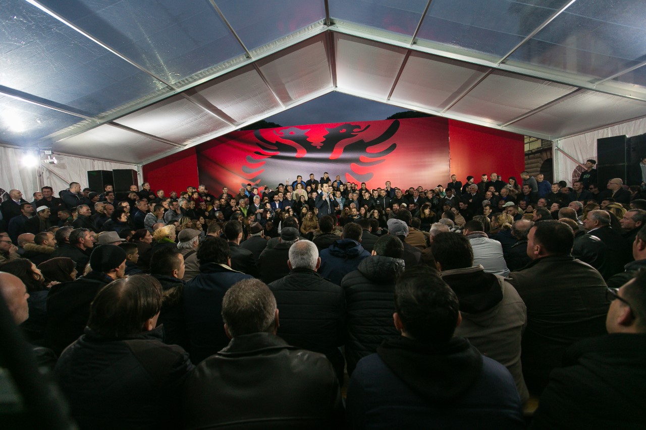 “Ngrihemi bashkë”/ Hyn në ditën e tretë protesta e opozitës