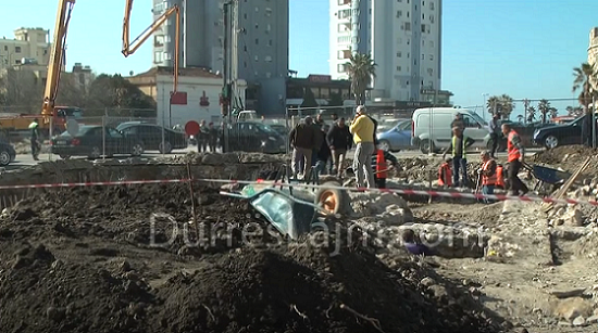 LAJM I FUNDIT/ Gjykata Administrative e Durrësit pezullon punimet për Velierën