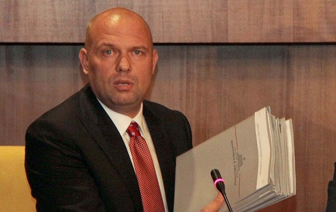 Manjani: Qeveria të mbledhë mendjen, t’i kthejë pronarëve pronat