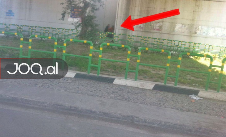 FOTO +18/ Ndodh edhe kjo në mes të Durrësit, dy burra kapen duke bërë seks