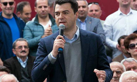 Basha premton dyfishim të rrogës për mësuesit