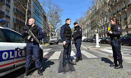 Edhe pakoja-bombë në Paris, sërish nga Greqia