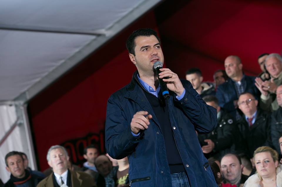 Përfaqësuesi i partisë së Trump mesazhe të forta nga çadra e PD-së