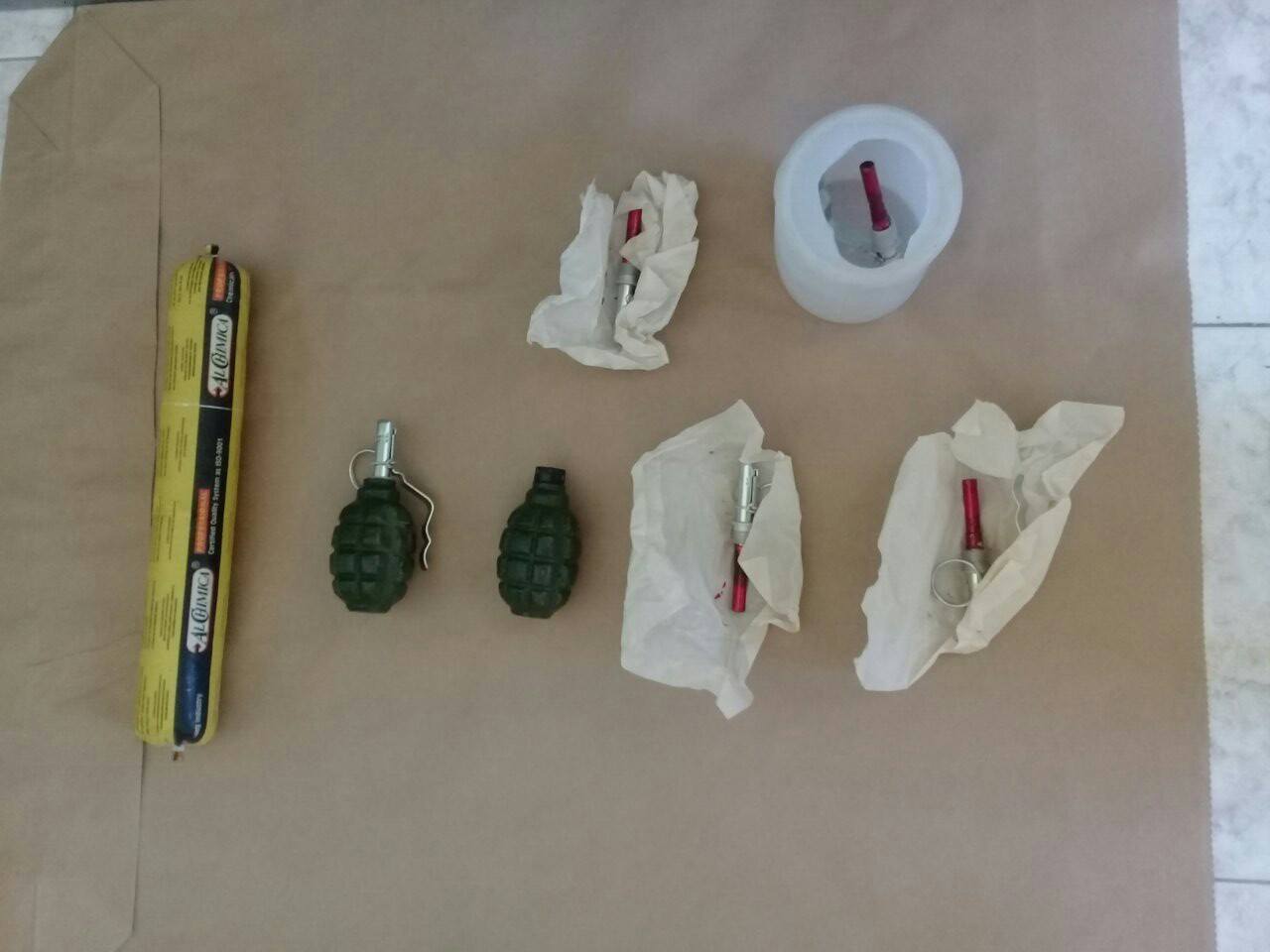 E rëndë/ Kryefamiljari kërcënon me granata gruan dhe djalin