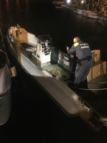 Ndjekje si në filma, durrsaku dhe kavajsi kapen në gomone me 800 kg drogë