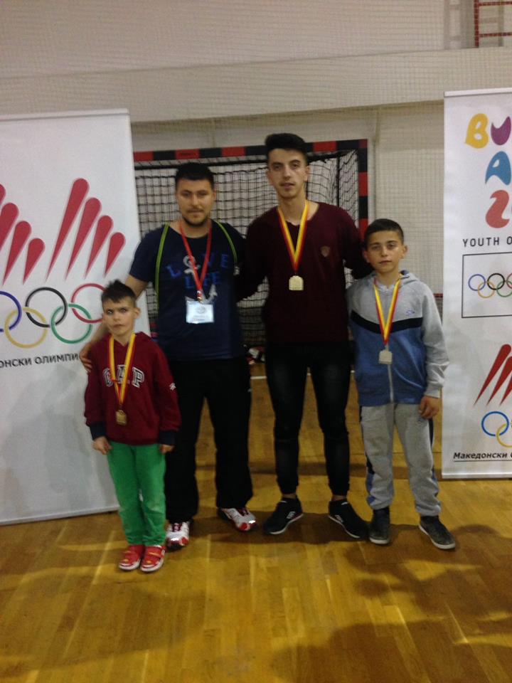 Tre sportistët që u kthyen në Durrës me 3 medalje ari e argjendi